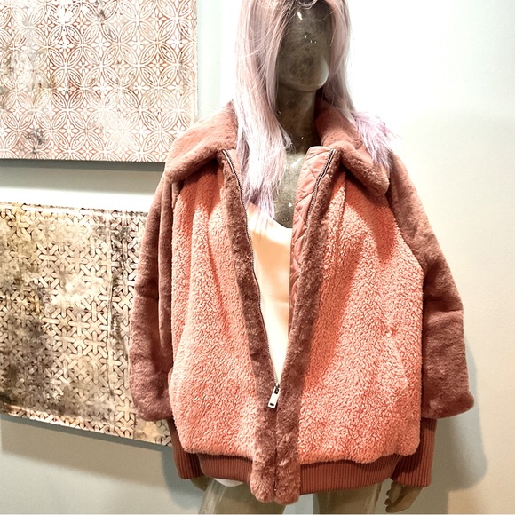 UGG RTW Faux Fur Coat - Picture 1 of 12